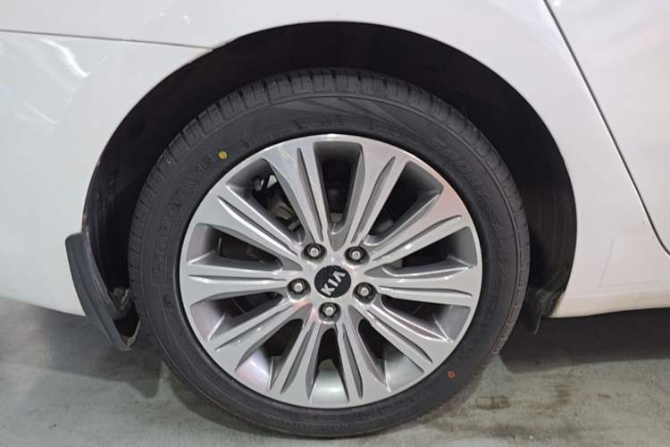 Used Kia K4 2017 1.8L Automatic GLS Special Right Rear Wheel Hub