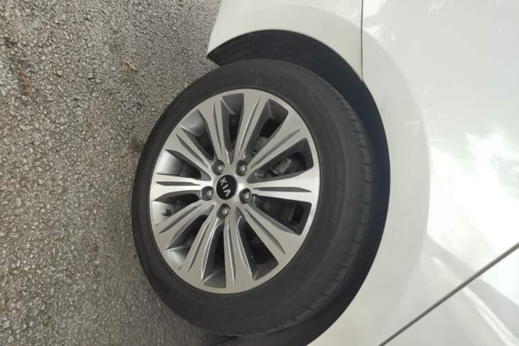 Used Kia K4 2017 1.8L Automatic GLS Special Right Rear Wheel Hub