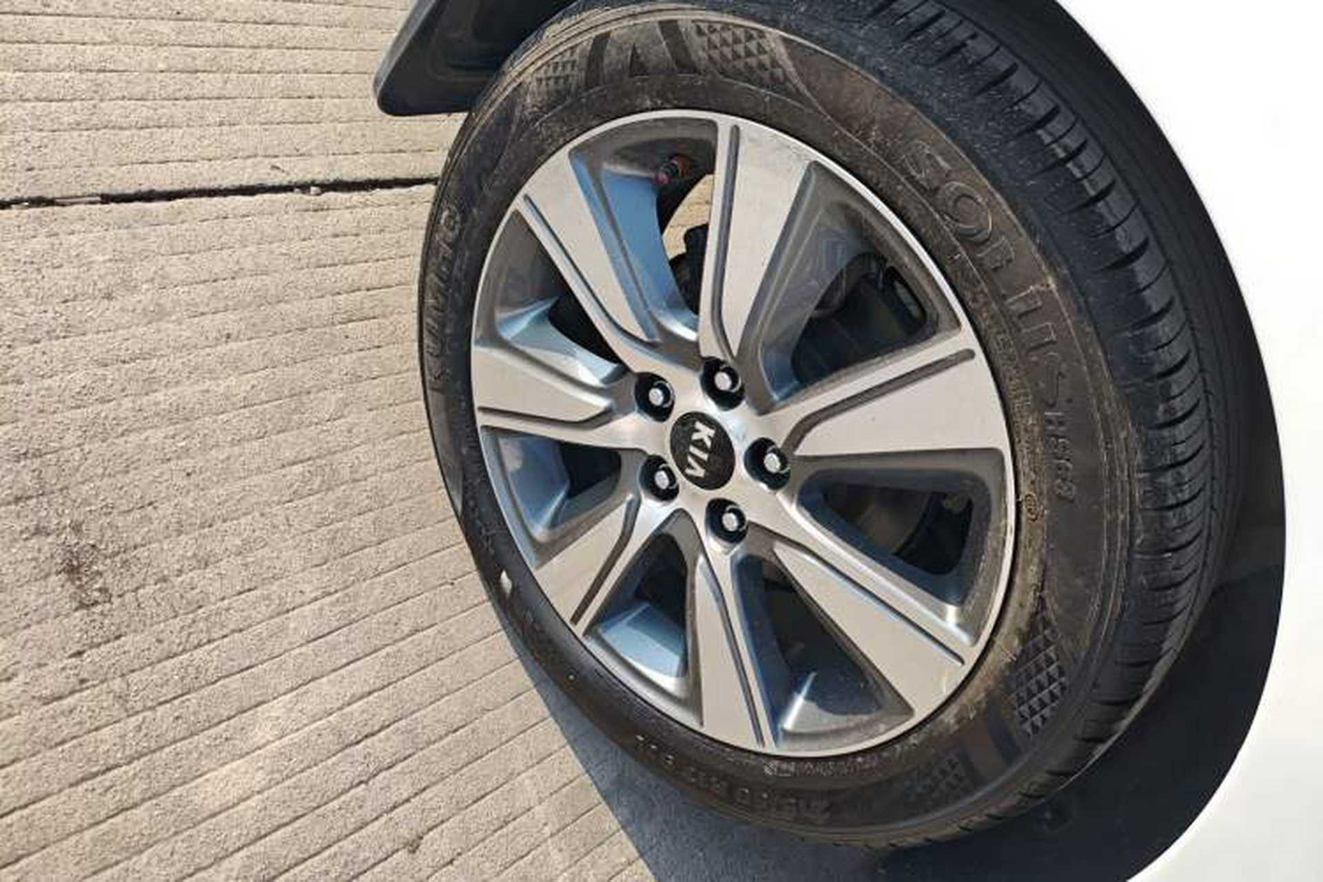 Used Kia K4 2017 1.6T Automatic T-DLX Turbo Right Rear Wheel Hub