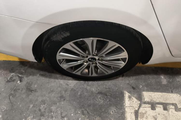 Used Kia K4 2017 1.8L Automatic GLS Special Right Rear Wheel Hub