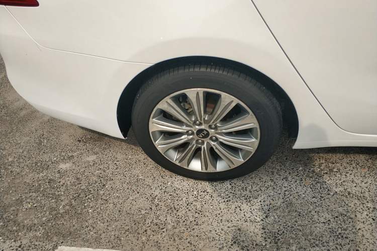 Used Kia K4 2017 1.8L Automatic GLS Special Right Rear Wheel Hub