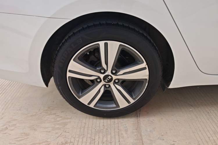 Used Kia K4 2017 1.8L Automatic GL Right Rear Wheel Hub