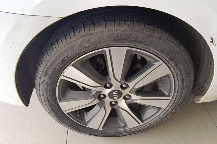 Used Kia K4 2017 1.6T Automatic T-DLX Turbo Right Rear Wheel Hub