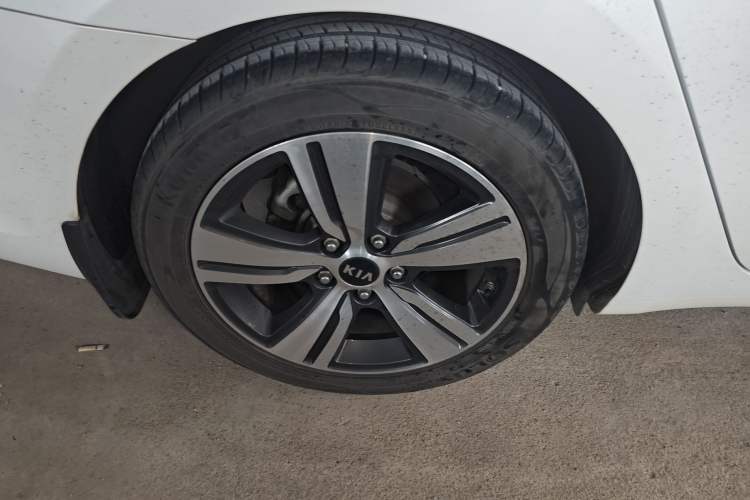 Used Kia K4 2017 1.8L Automatic GLS Special Right Rear Wheel Hub