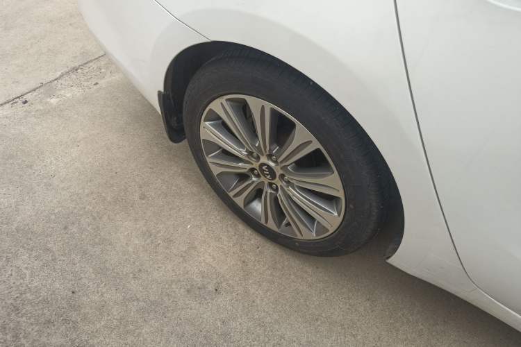 Used Kia K4 2017 1.8L Automatic GLS Special Right Rear Wheel Hub