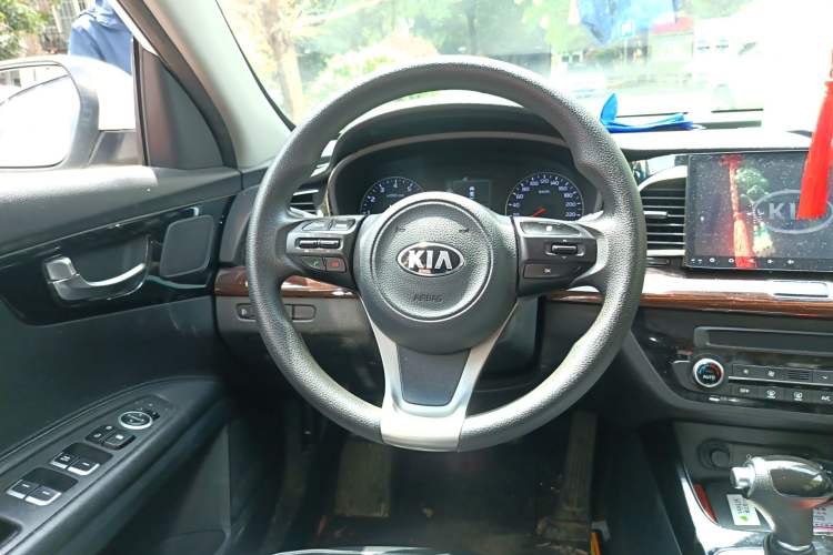 Used Kia K4 2017 1.8L Automatic GLS Special Steering Wheel