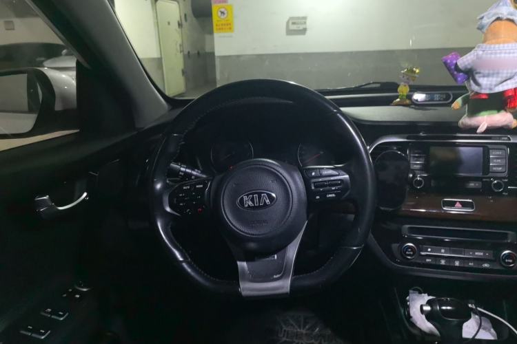Used Kia K4 2017 1.6T Automatic T-DLX Turbo Steering Wheel