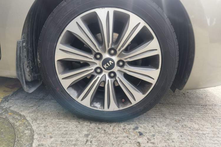 Used Kia K4 2017 1.8L Automatic GLS Special Right Front Wheel Hub