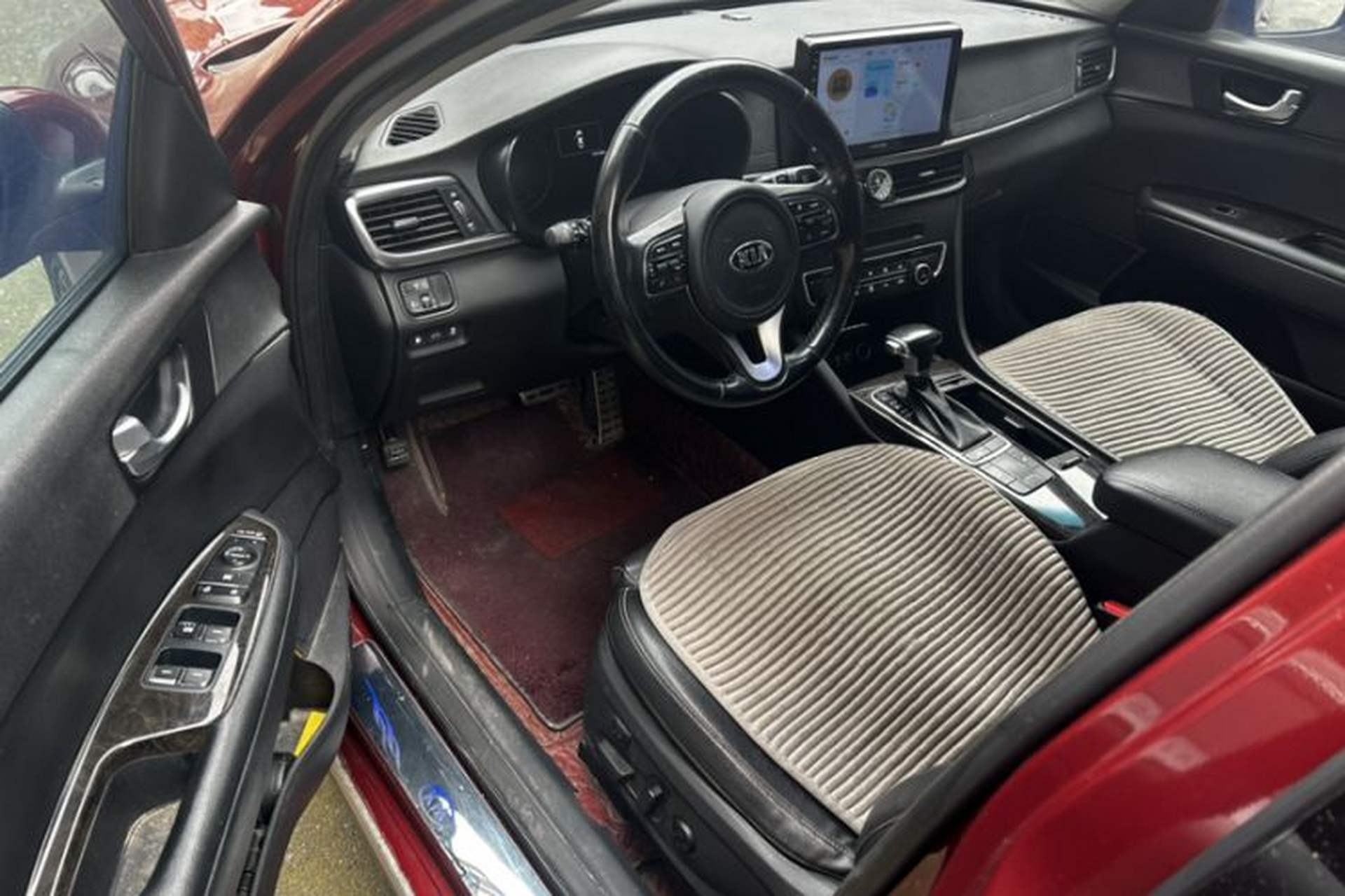 Used Kia K5 2016 2.0L Automatic LUX Interior 2