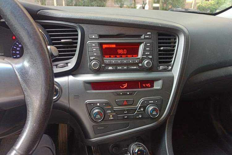 Used Kia K5 2011 2.0L Automatic DLX Audio And AC Panel