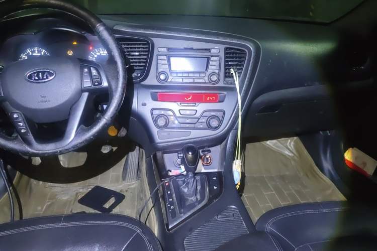Used Kia K5 2011 2.0L Automatic GLS Audio And AC Panel