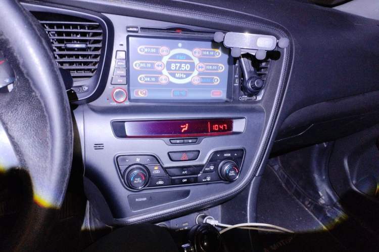 Used Kia K5 2011 2.0L Automatic DLX Audio And AC Panel