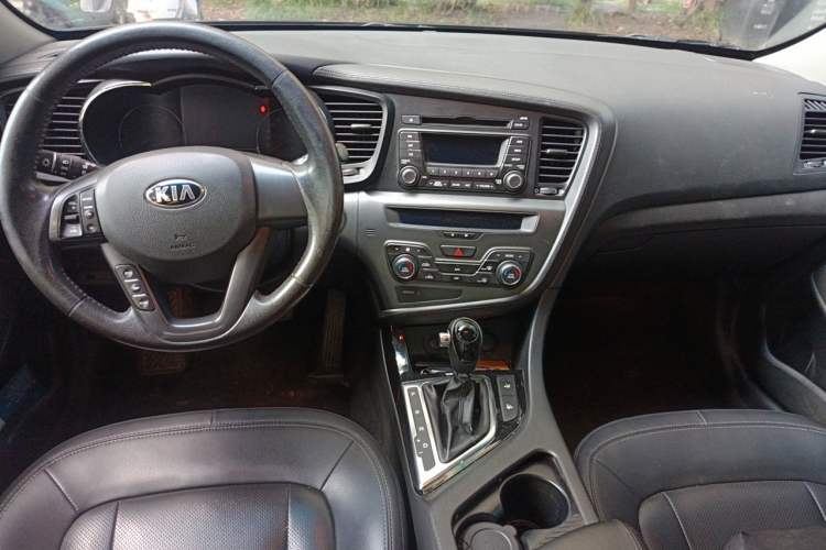 Used Kia K5 2011 2.0L Automatic DLX Center Console