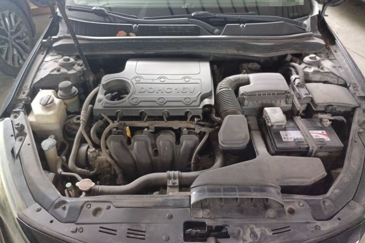 Used Kia K5 2011 2.0L Automatic DLX Engine Bay