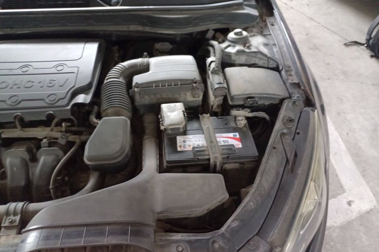 Used Kia K5 2011 2.0L Automatic DLX Engine Bay Left