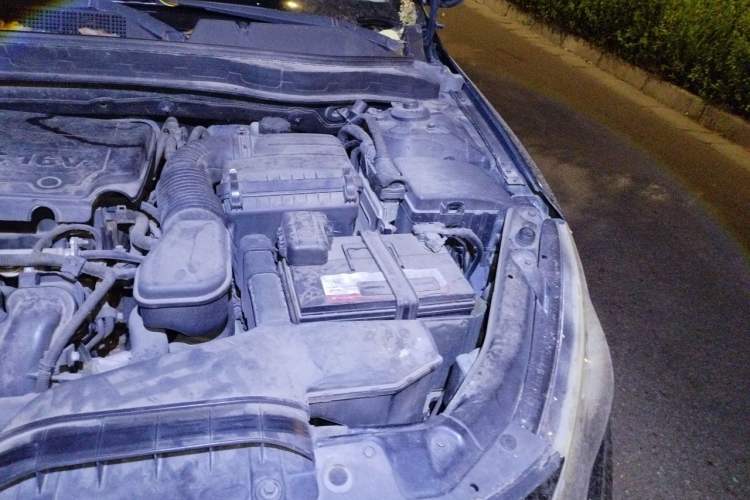 Used Kia K5 2011 2.0L Automatic DLX Engine Bay Left