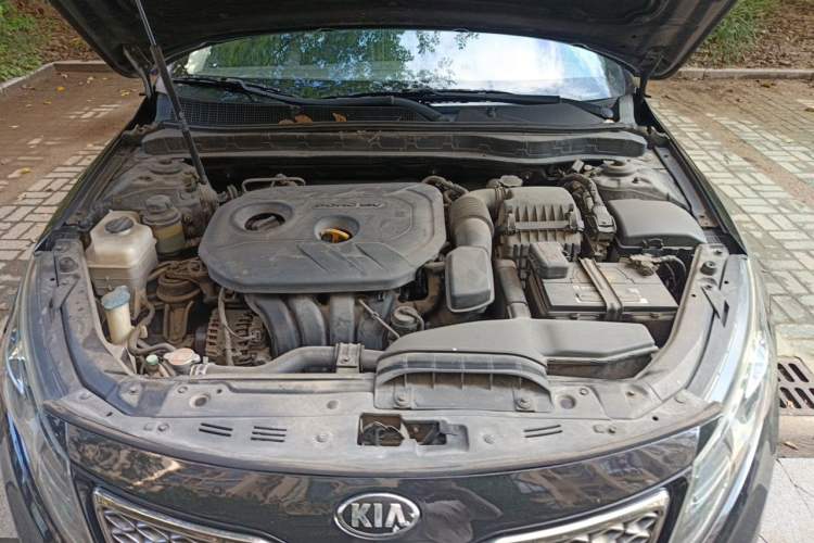 Used Kia K5 2011 2.0L Automatic DLX Engine Bay