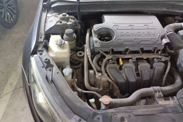 Used Kia K5 2011 2.0L Automatic DLX Engine Bay Right