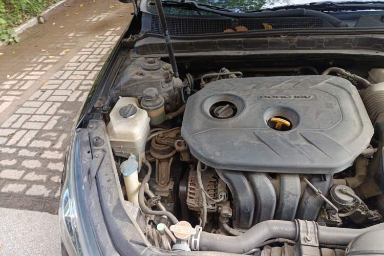 Used Kia K5 2011 2.0L Automatic DLX Engine Bay Right