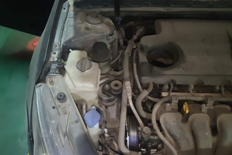 Used Kia K5 2011 2.0L Automatic GLS Engine Bay Right