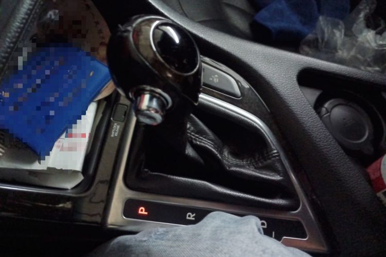 Used Kia K5 2011 2.0L Automatic DLX Gear Lever