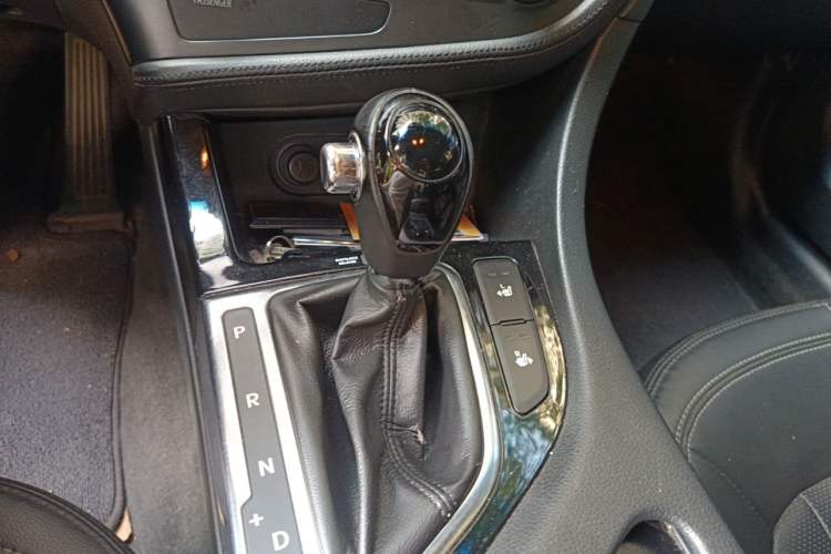 Used Kia K5 2011 2.0L Automatic DLX Gear Lever