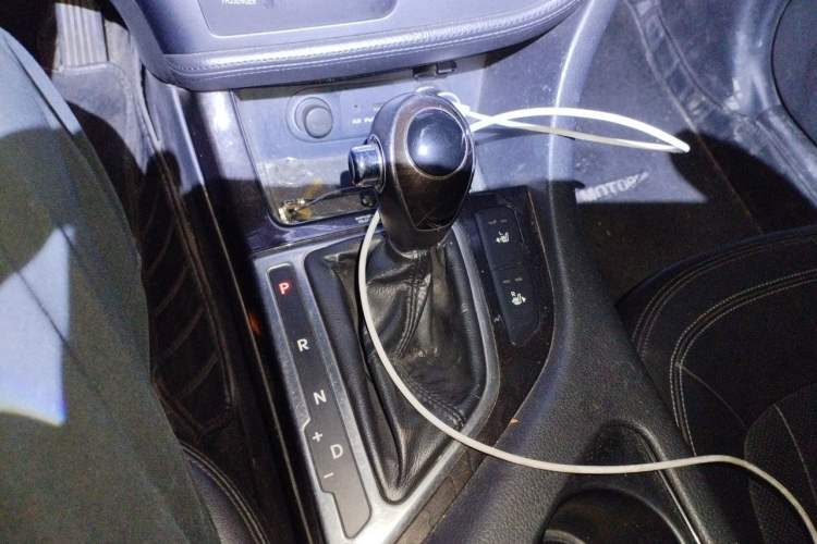 Used Kia K5 2011 2.0L Automatic DLX Gear Lever