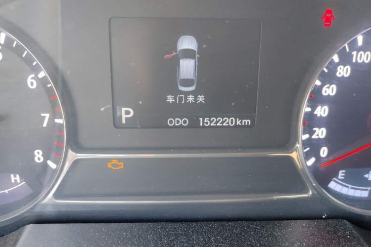 Used Kia K5 2011 2.0L Automatic TOP Odometer Close Up