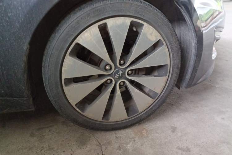 Used Kia K5 2011 2.0L Automatic DLX Right Front Wheel Hub