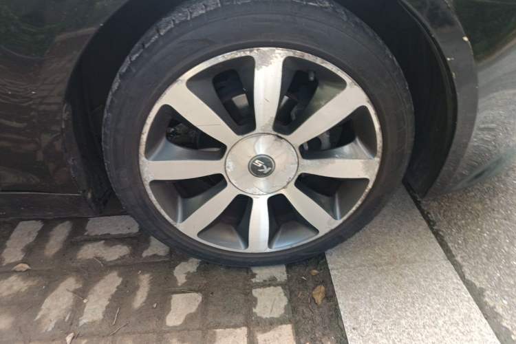 Used Kia K5 2011 2.0L Automatic DLX Right Front Wheel Hub