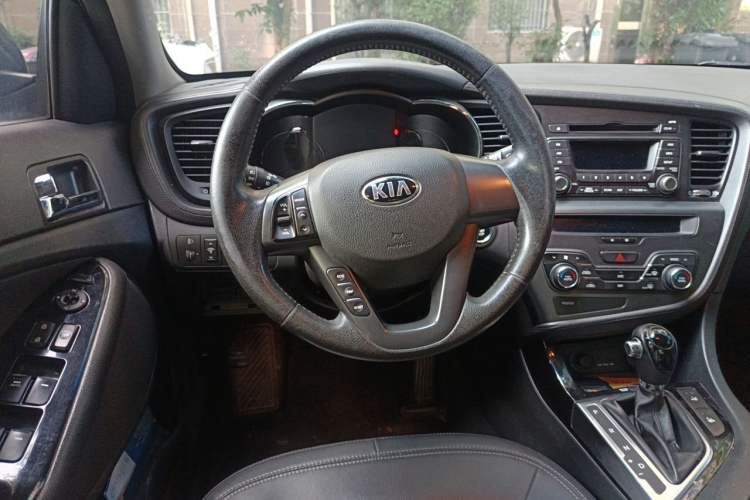 Used Kia K5 2011 2.0L Automatic DLX Steering Wheel