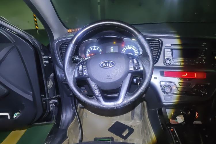 Used Kia K5 2011 2.0L Automatic GLS Steering Wheel