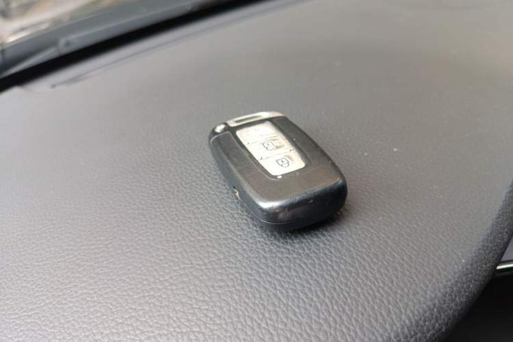 Used Kia K5 2011 2.0L Automatic DLX Vehicle Key