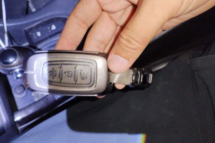 Used Kia K5 2011 2.0L Automatic DLX Vehicle Key