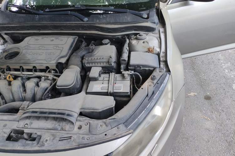Used Kia K5 2011 2.0L Automatic Premium Engine Bay Left