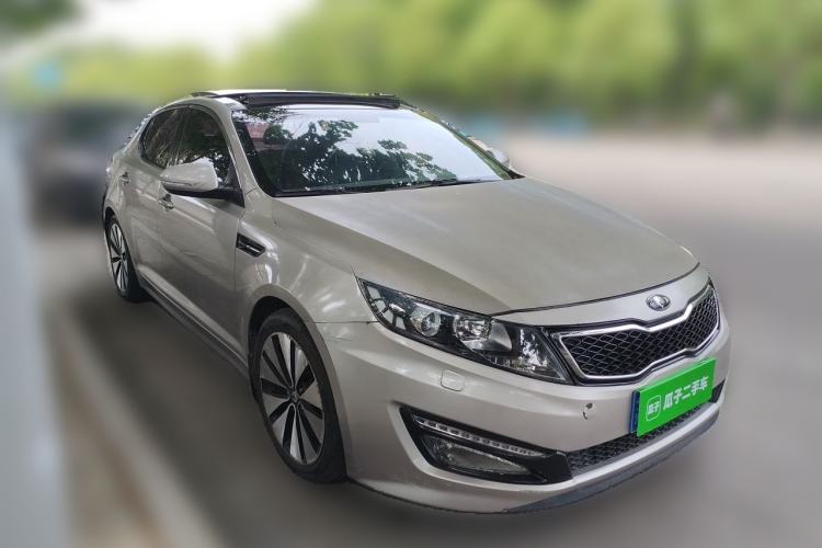 Used Kia K5 2011 2.0L Automatic Premium Front Right 45 Deg