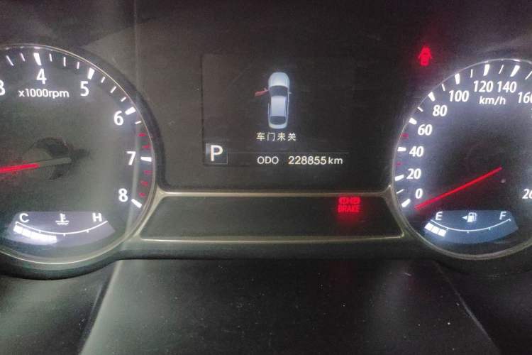 Used Kia K5 2011 2.0L Automatic Premium Odometer Close Up