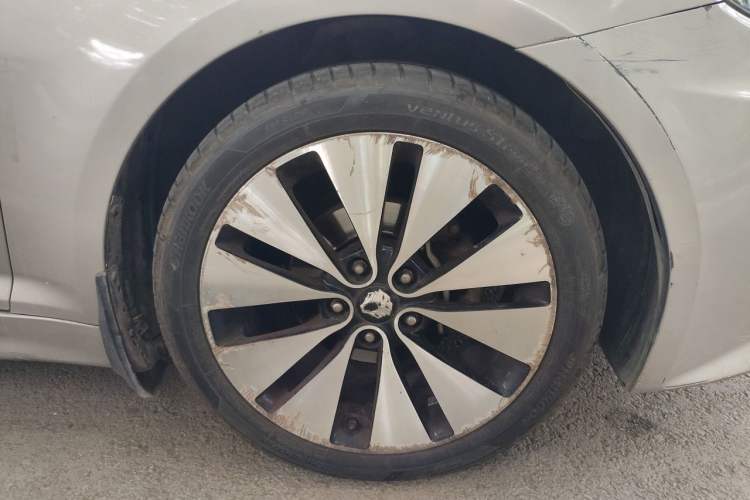 Used Kia K5 2011 2.0L Automatic Premium Right Front Wheel Hub