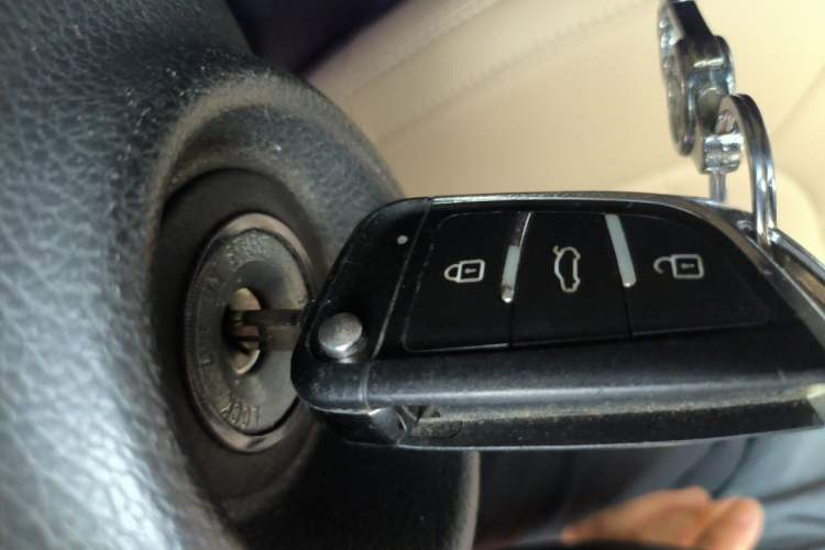 Used Kia K5 2011 2.0L Automatic GL Vehicle Key