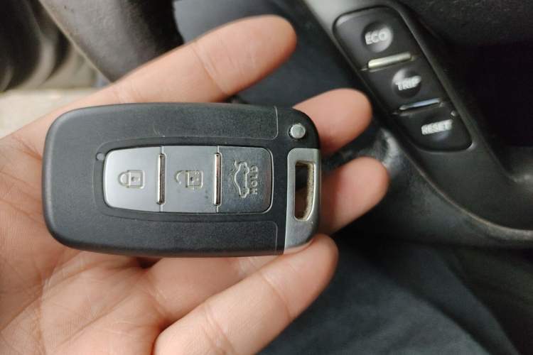 Used Kia K5 2011 2.0L Automatic Premium Vehicle Key