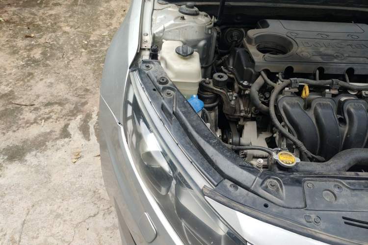 Used Kia K5 2011 2.0L Automatic Premium Engine Bay Right