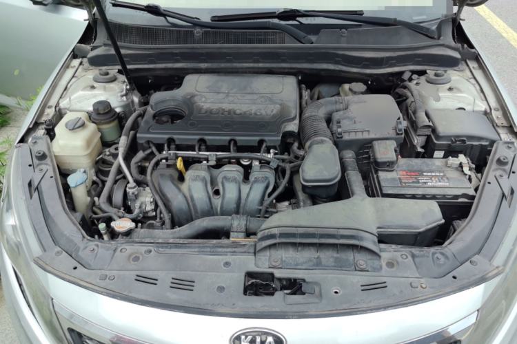 Used Kia K5 2011 2.0L Automatic DLX Engine Bay