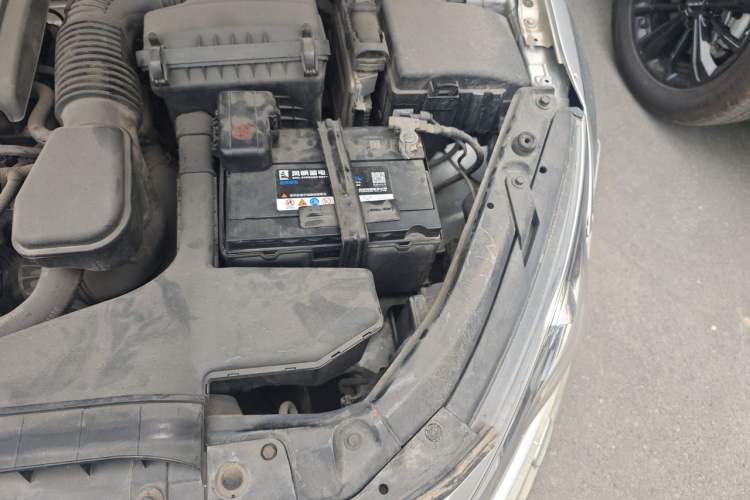 Used Kia K5 2011 2.4L Automatic Premium Engine Bay Left