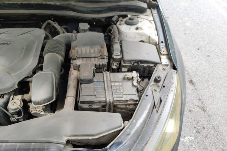 Used Kia K5 2011 2.0L Automatic DLX Engine Bay Left