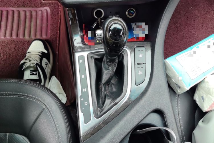 Used Kia K5 2011 2.0L Automatic DLX Gear Lever