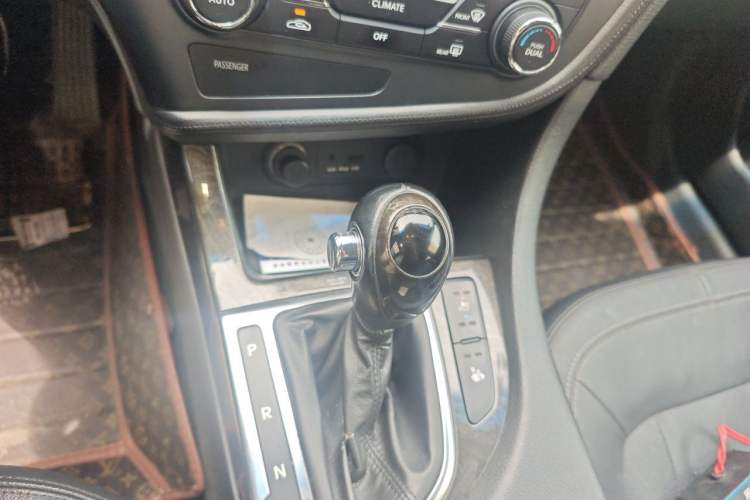 Used Kia K5 2011 2.4L Automatic Premium Gear Lever