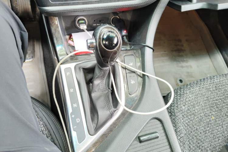 Used Kia K5 2011 2.0L Automatic DLX Gear Lever