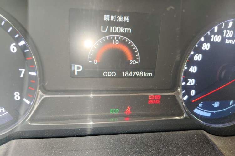 Used Kia K5 2011 2.0L Automatic DLX Odometer Close Up