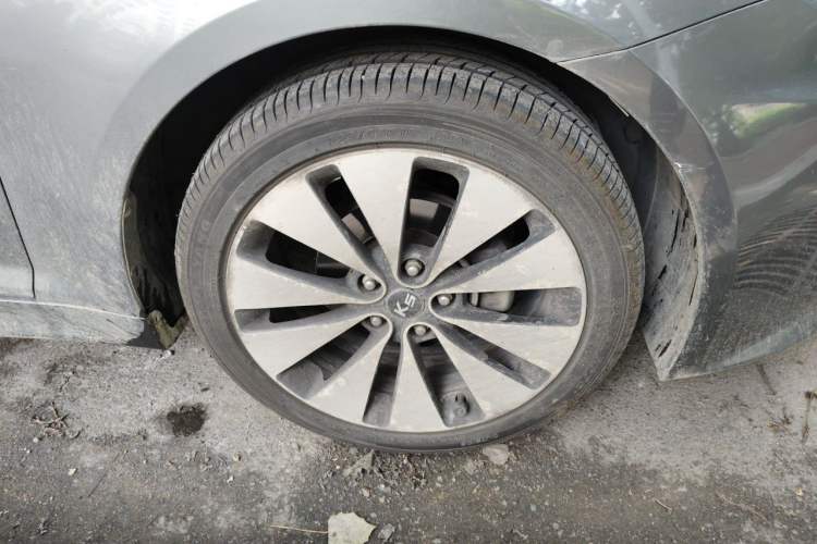 Used Kia K5 2011 2.0L Automatic DLX Right Front Wheel Hub