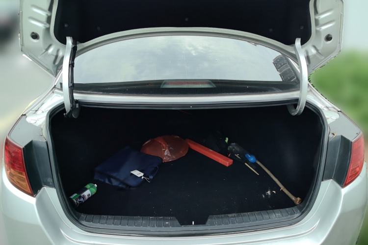Used Kia K5 2011 2.0L Automatic DLX Trunk